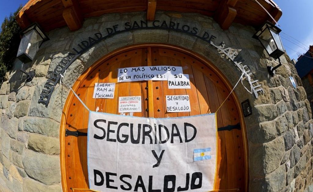 Mapuches usurparon un campo privado y tiene cautivos a los propietarios