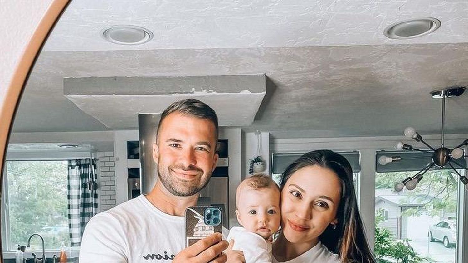 ¡INCREÍBLE! Una mujer resuelve un problema de salud amamantando a su esposo