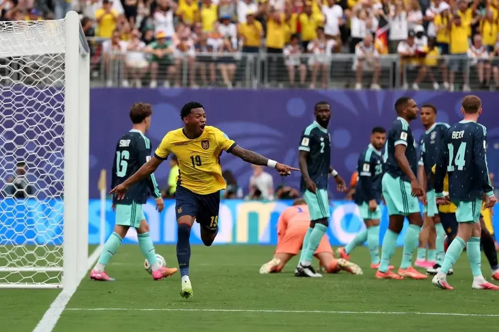 Ecuador hizo historia: derrotó 2-1 a Alemania y se clasificó a los dieciseisavos de final del Mundial