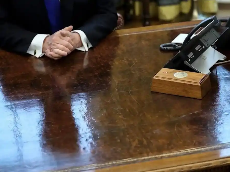 El botón, de regreso en el Despacho Oval.