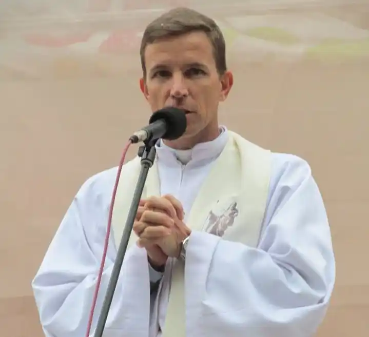 Trasladan al párroco Bonin y llega Rafael Micheloud