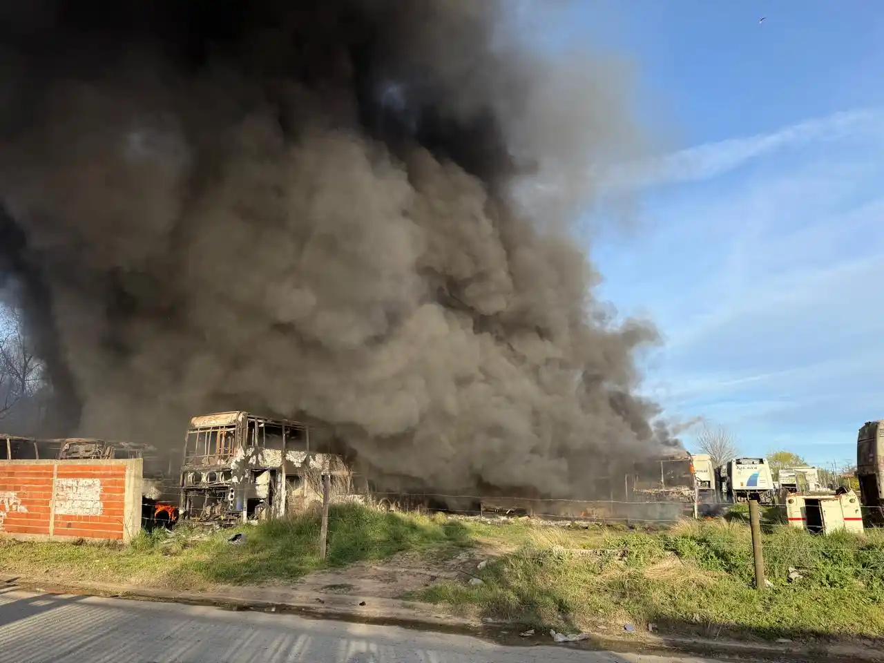 incendio deposito rio parana 14-09-25 - 2