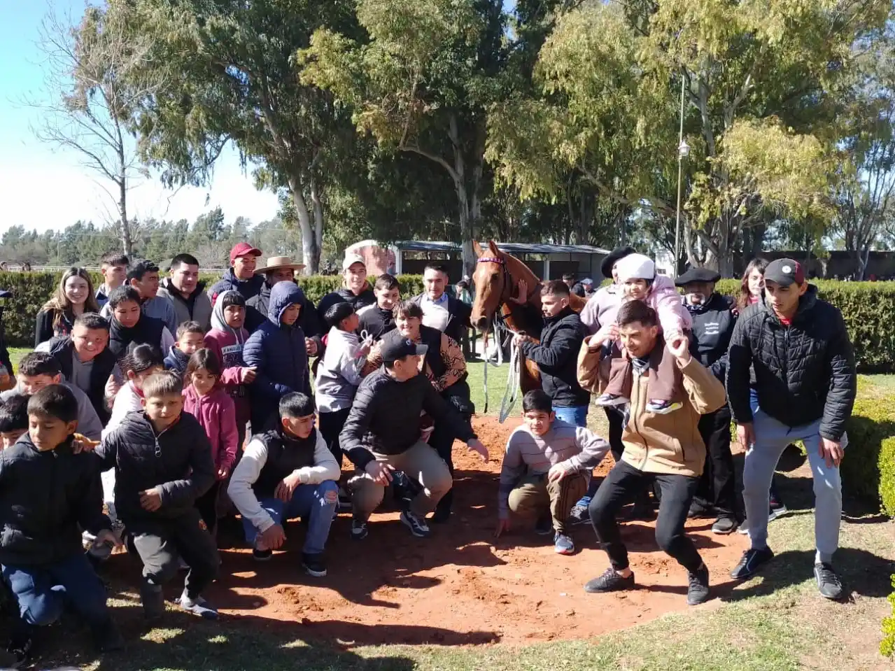 Gran jornada hípica en Gualeguay: 13 carreras y un hipódromo colmado