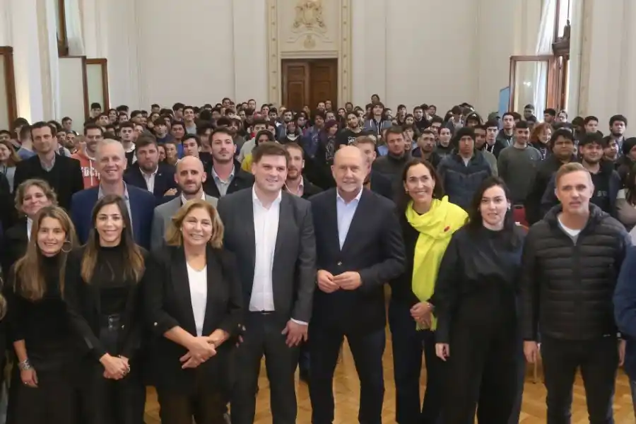 Perotti: “Santa Fe da un paso enorme en la capacitación de su gente, cuidando y potenciando a nuestros talentos”