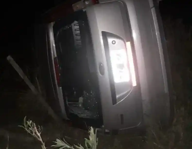 Un narco rosarino evadió un control y volcó en Entre Ríos