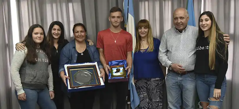 Presidente Perón: Entregan reconocimientos a Juan Krilanovich, campeón con la selección Sub 17