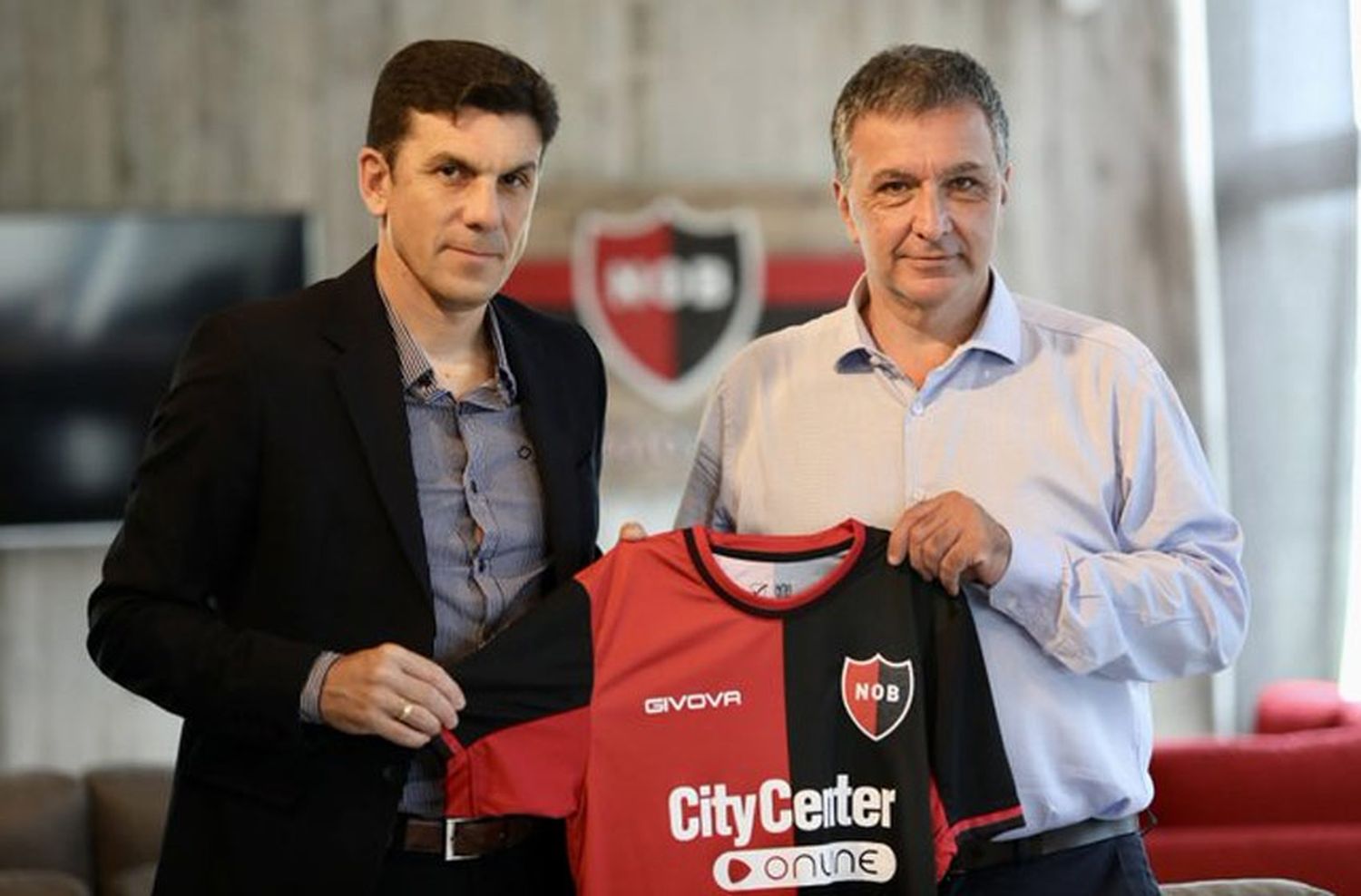 Oficial: Mauricio Larriera llegó a Rosario y se convirtió en nuevo director técnico de Newells