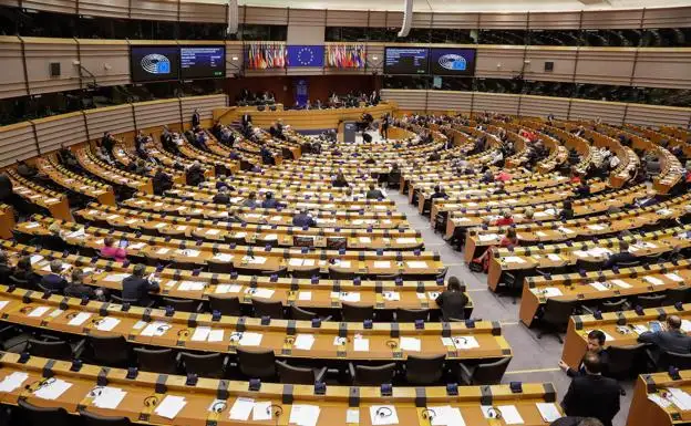 El parlamento europeo ratificó el acuerdo del Brexit en una histórica y emotiva sesión 
