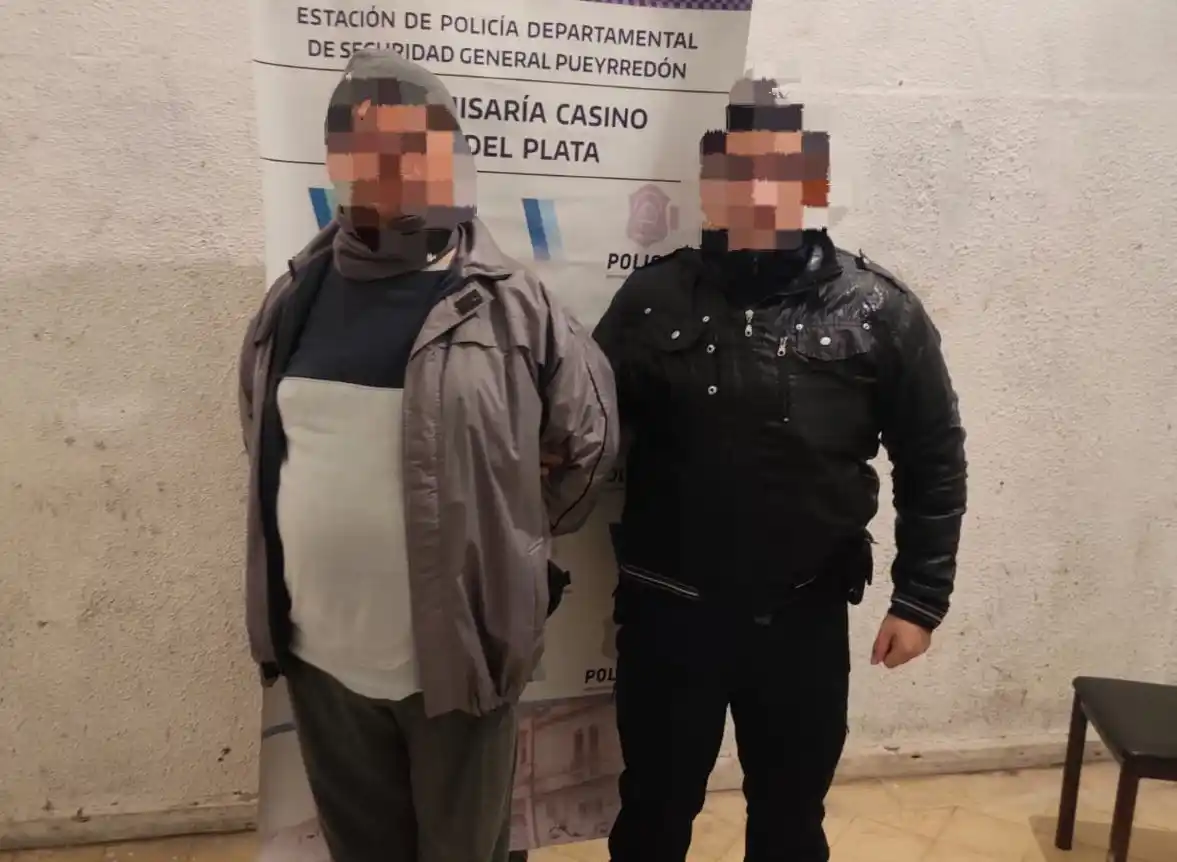 La mujer se presentó en la dependencia policial y denunció que, mientras viajaba en un colectivo de la línea 523.
