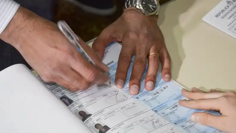 Votó el 74% del padrón en todo el país