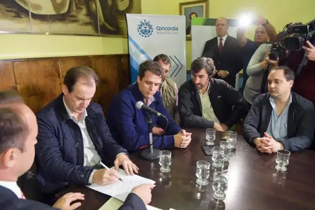 Bordet resaltó el plan de obras que concreta la provincia junto con municipios