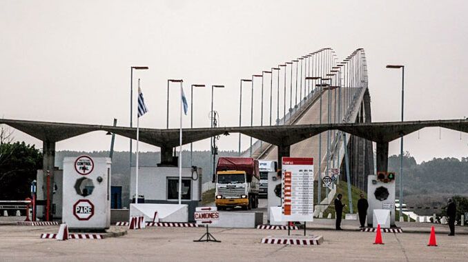 Los transportistas denuncian que la falta de coordinación en el Puente Internacional frena y afecta  el comercio internacional