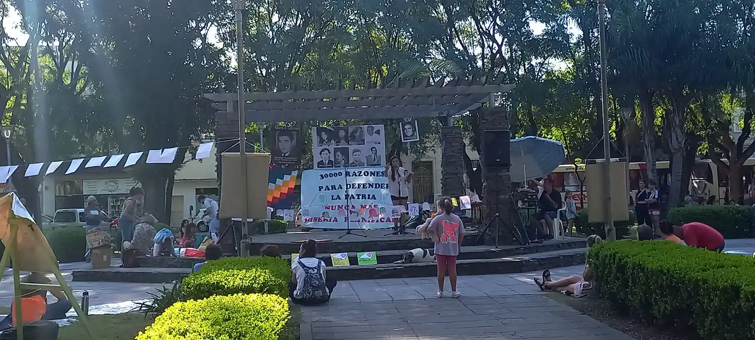 Feria en Plaza Belgrano Día de la Memoria