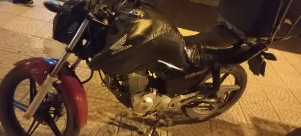 cuatro detenidos por intentar robar una moto