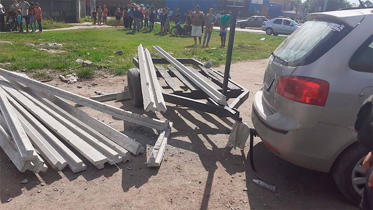 Una nena murió aplastada por vigas de hormigón: impactante video de la tragedia