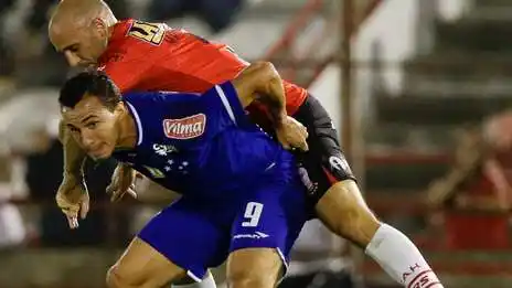 Huracán venció a Cruzeiro y sueña con los octavos