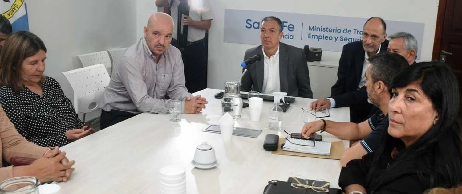 Paritarias: la provincia convocó a los gremios docentes, agentes provinciales y profesionales de la salud