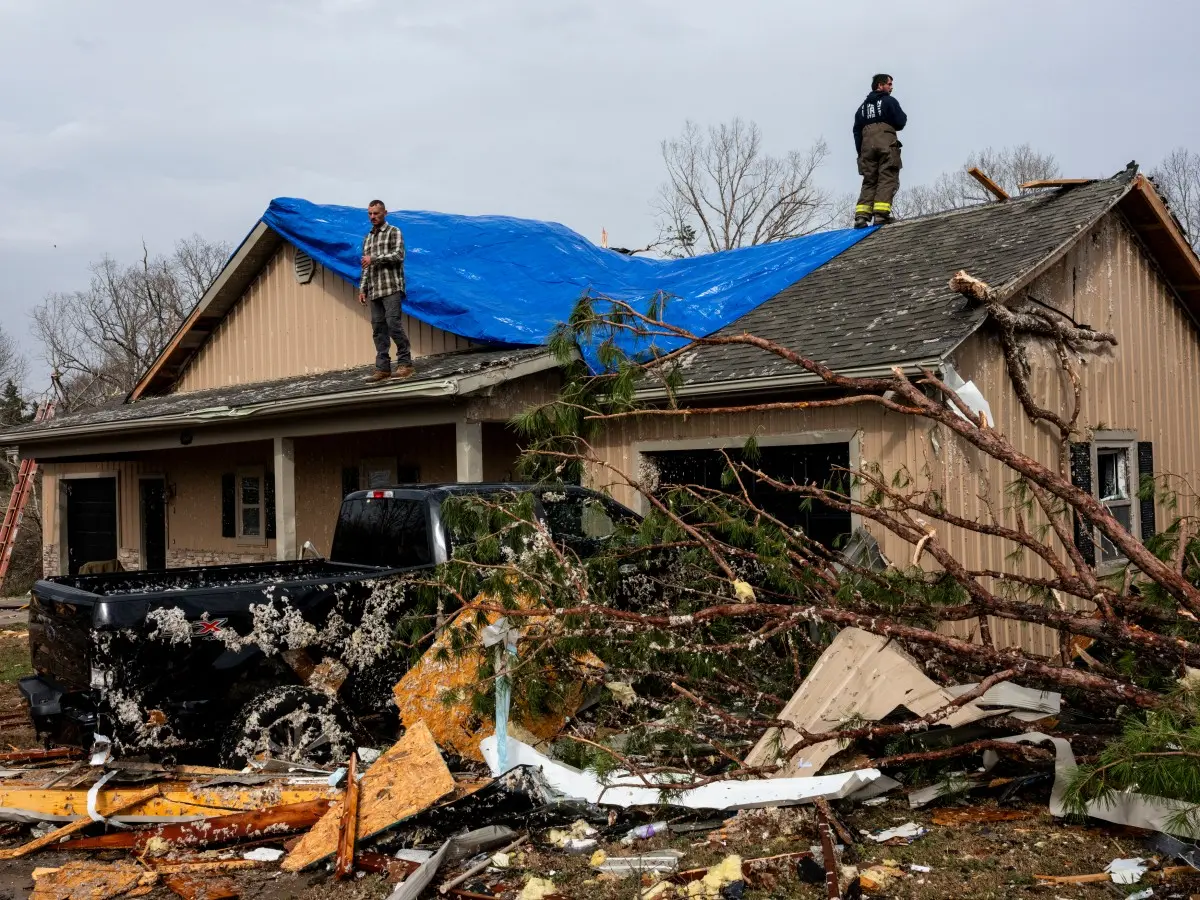 Devastadoras tormentas y tornados en EE.UU. dejan AL MENOS 33 MUERTOS
