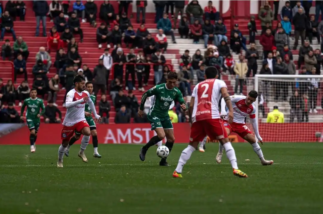 Argentinos y Sarmiento empezaron con un 0-0