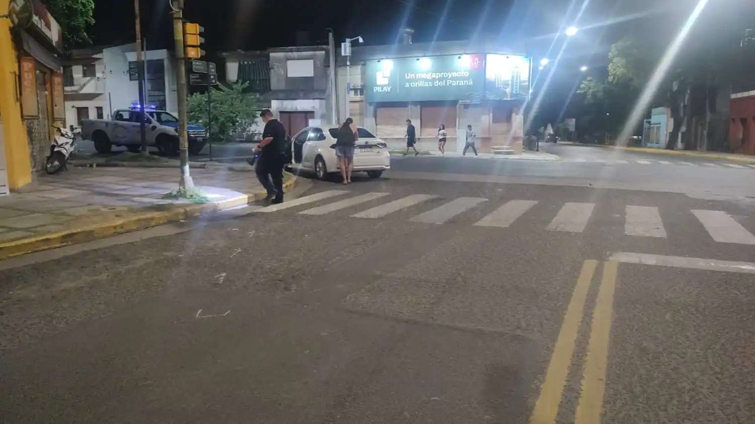 Grave accidente en Paraná: una niña de 13 años en estado reservado tras ser impactada por un poste