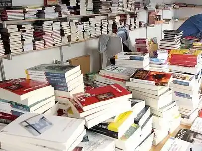 En parroquia Nuestra Señora del Valle se realiza la primera feria de libros  usados