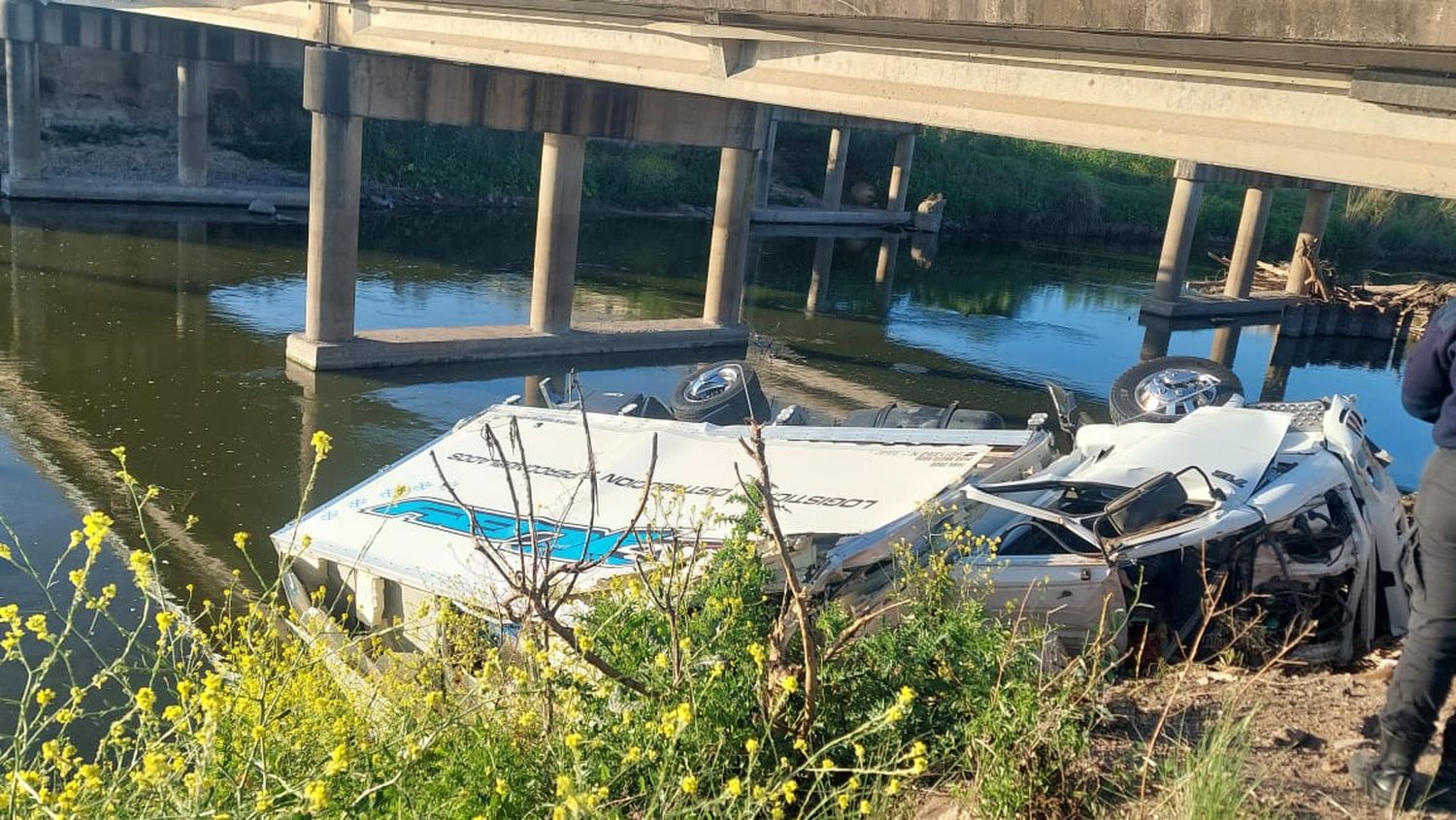 Accidente fatal en Ruta 9: volcó un camión y murió su chofer