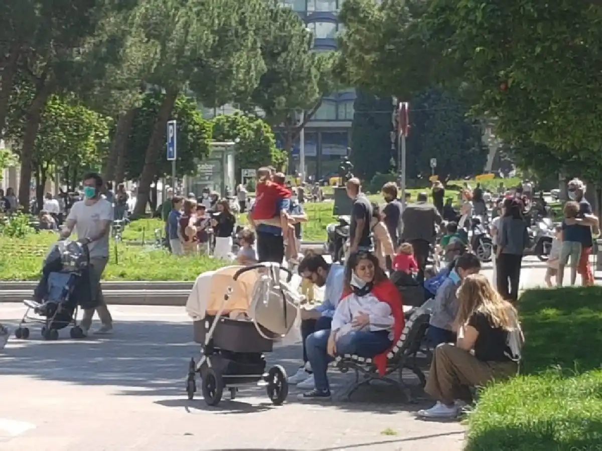 Coronavirus: polémica en España por las calles repletas de niños