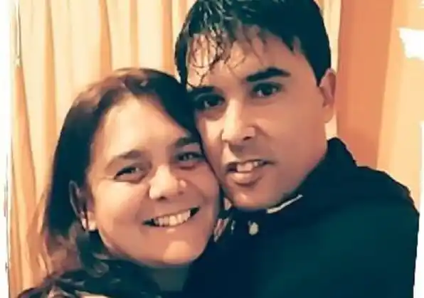 Evoluciona el hombre que cayó de la moto en un lomo de burro