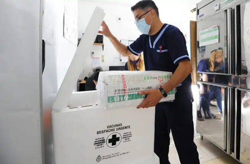 El Gobierno anunció la entrega de más vacunas contra el coronavirus y casi 19 mil llegan a Rosario