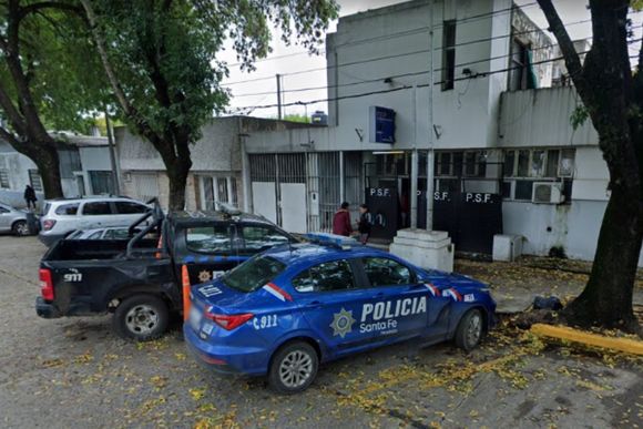 52 detenidos en un espacio para 16: los detalles de la fuga de la Comisaría 16ª