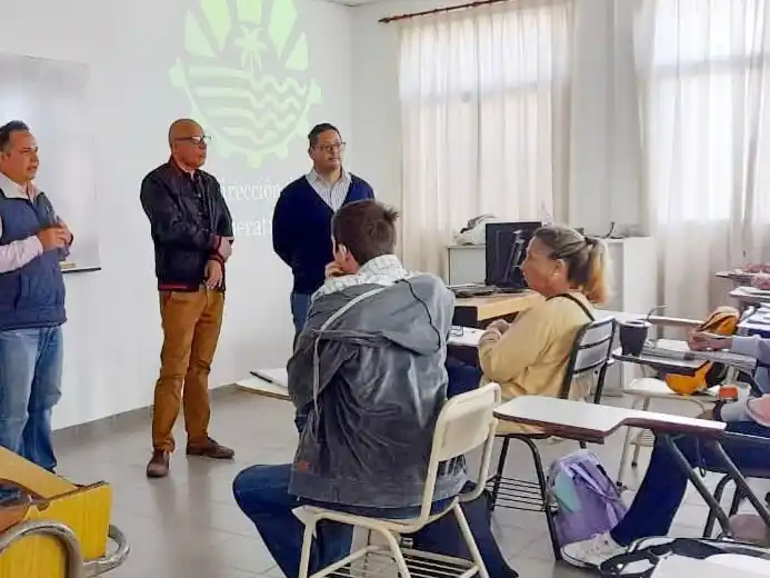 Charla sobre emprendedurismo para estudiantes de gestión gastronómica en la UNER