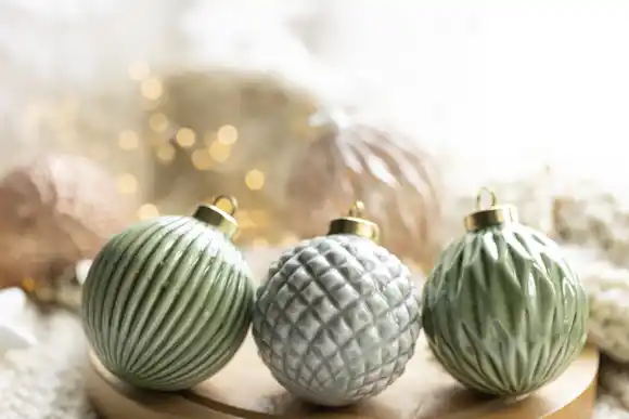 ¿Adiós al tradicional blanco y rojo? Este es el color tendencia para Navidad y Año Nuevo 2026