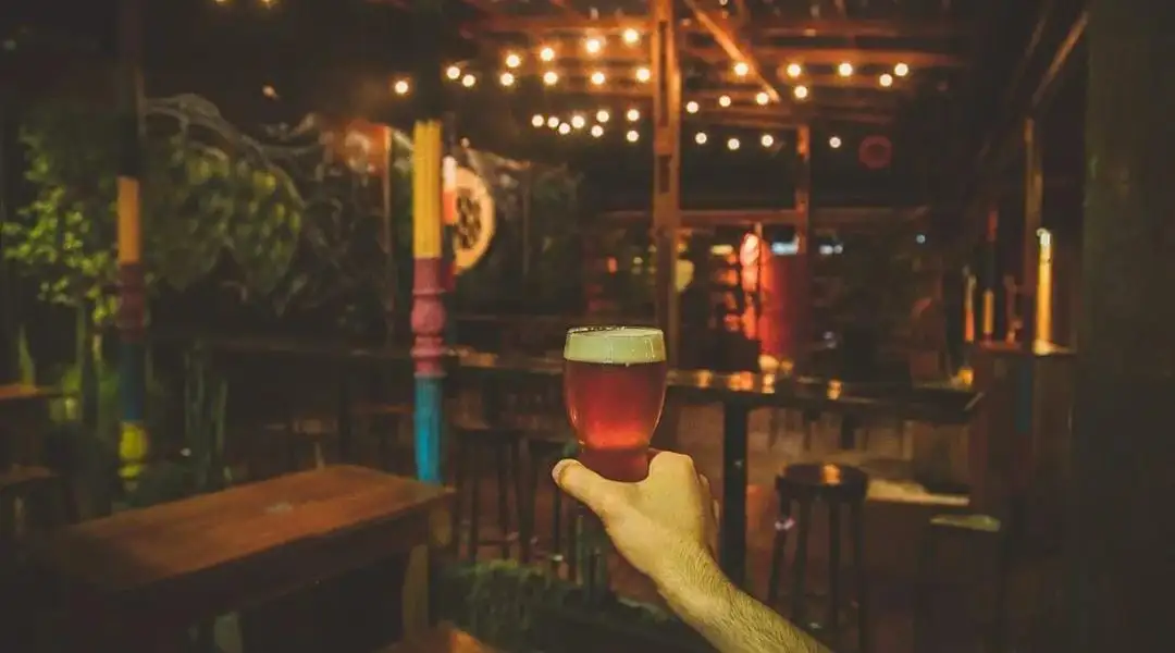 En plena temporada, cierra un famoso bar de la Costanera