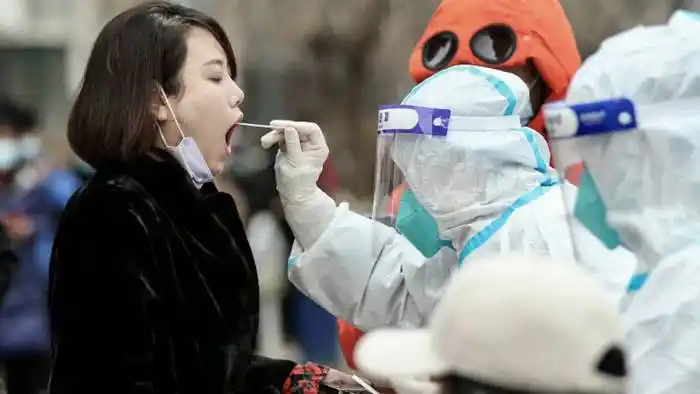 Cuarentena indefinida en  Shangai por el avance del covid