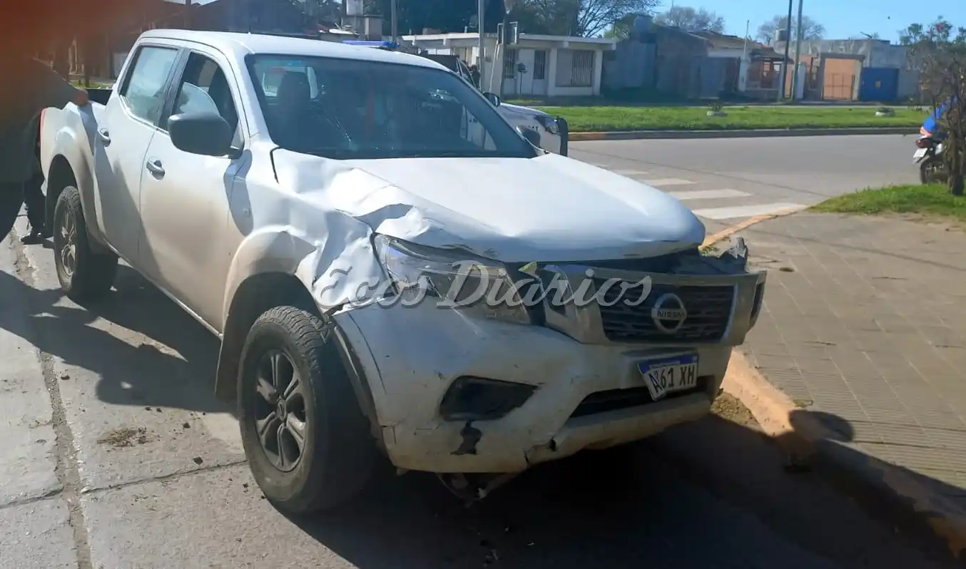 Una pareja herida, tras chocar la moto contra una camioneta