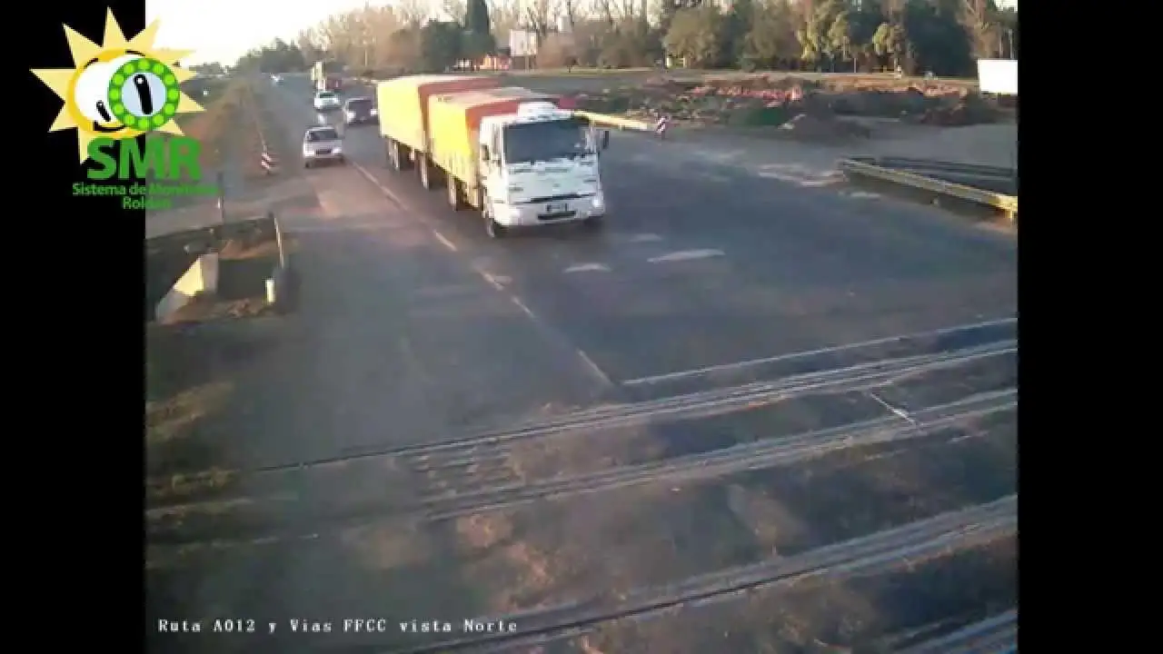 Tren arrolló un camión en Roldán