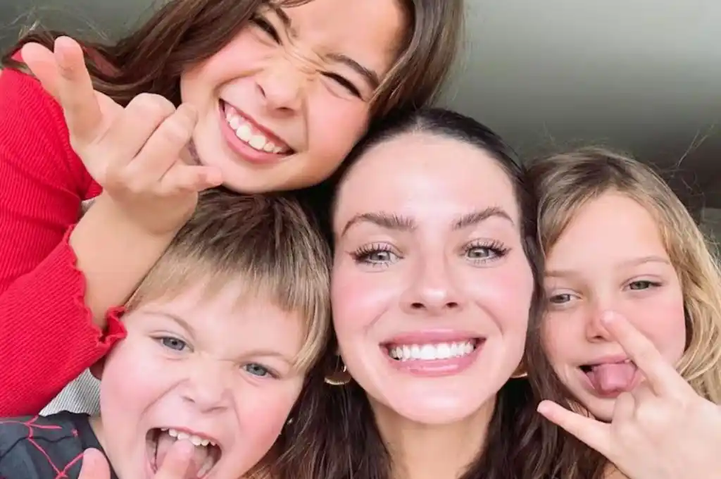 China Suárez con sus hijos