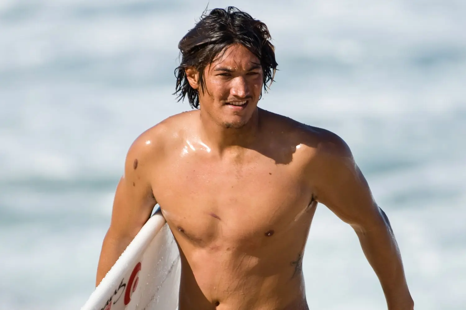 El mundo del surf consternado tras la muerte de un surfista profesional en un extraño accidente acuático
