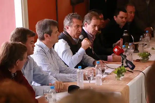 Urribarri presentó la fórmula Bordet-Bahl y brindó su apoyo al resto de los precandidatos