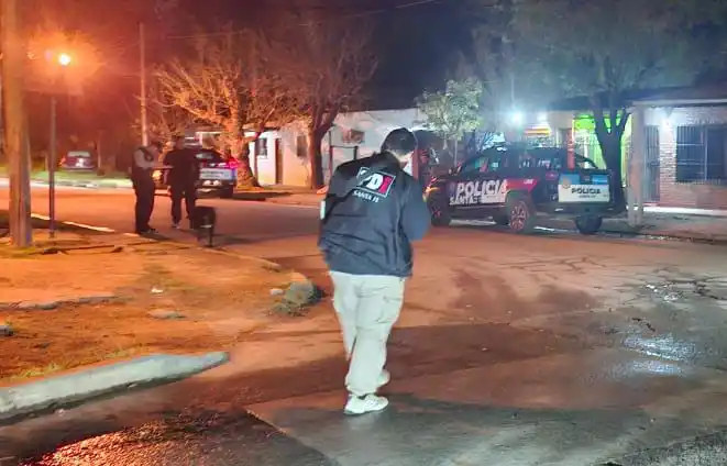 Un adolescente terminó con un balazo en una pierna en medio de un feroz disputa barrial en Santa Fe