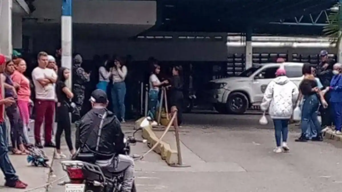 Sujeto amenazó al novio de su ex y se prendió: tiroteo en fiesta de Mamera dejó 2 muertos y 12 heridos