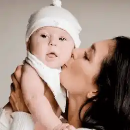 Vanessa Lyon y su hijo. Foto Instagram