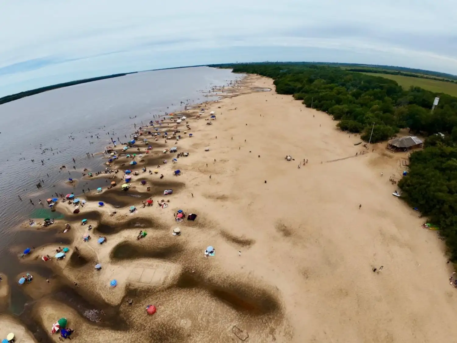 El impacto turístico del verano 2026 superó los 300 mil millones de pesos en Entre Ríos