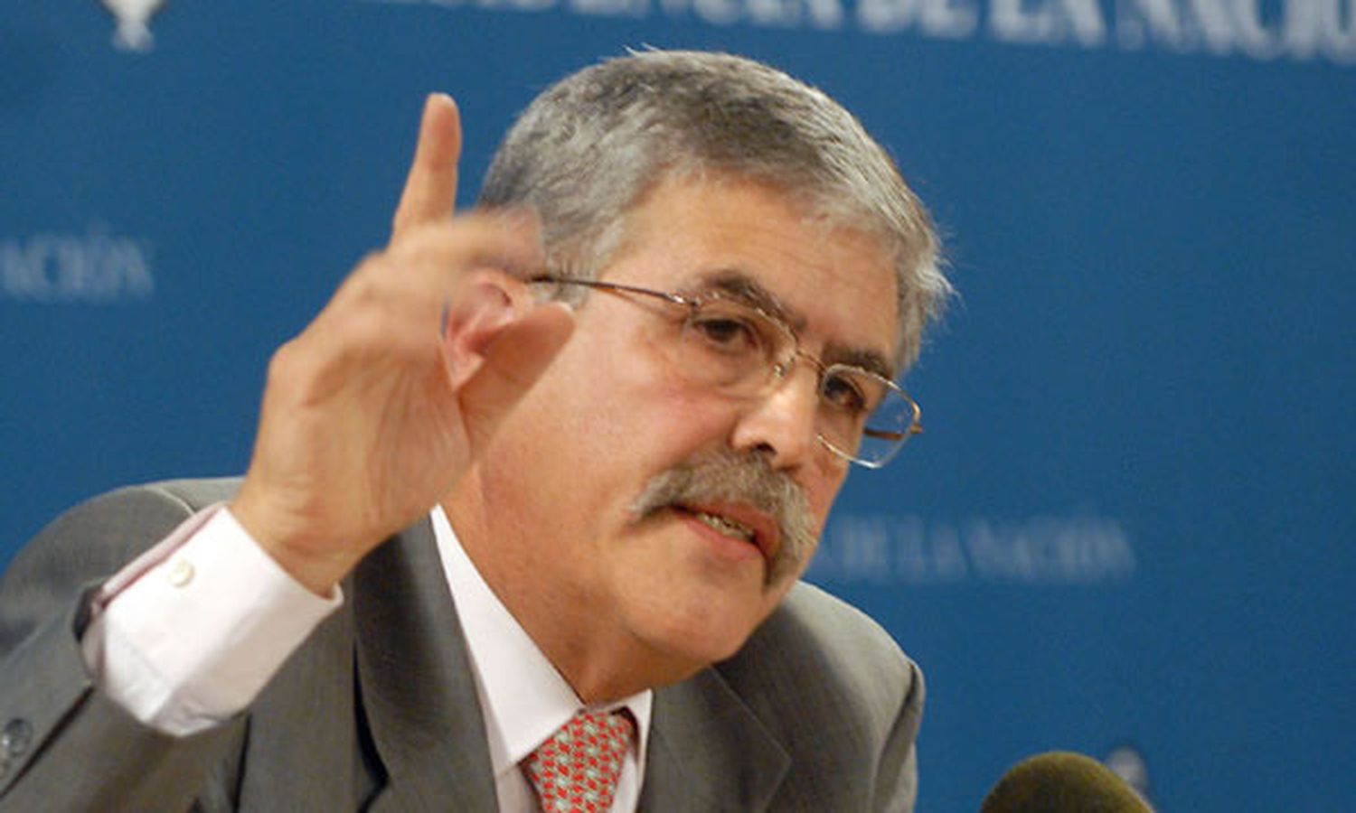 De Vido: "Los argentinos somos los que decidimos los precios de los combustibles"