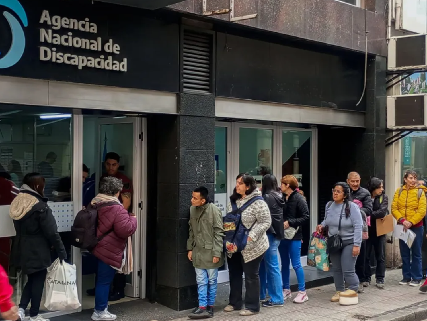 La Defensoría del Pueblo pidió la restitución de las pensiones suspendidas