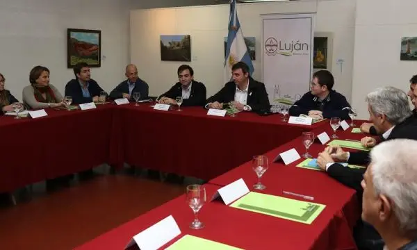 Primer encuentro de intendentes de la cuenca del río Luján con la CAF