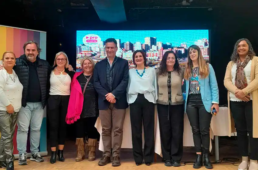 Junto a mujeres PRO, Regazzoni disertó sobre miradas y desafíos para la nueva tercera edad