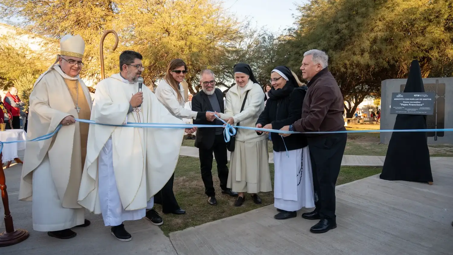 La inauguración se desarrolló después de la misa presidida por el obispo de la Diócesis de San Francisco, Sergio Buenanueva, con la participación del padre Sergio Fernández Nieri, autoridades municipales y fieles.