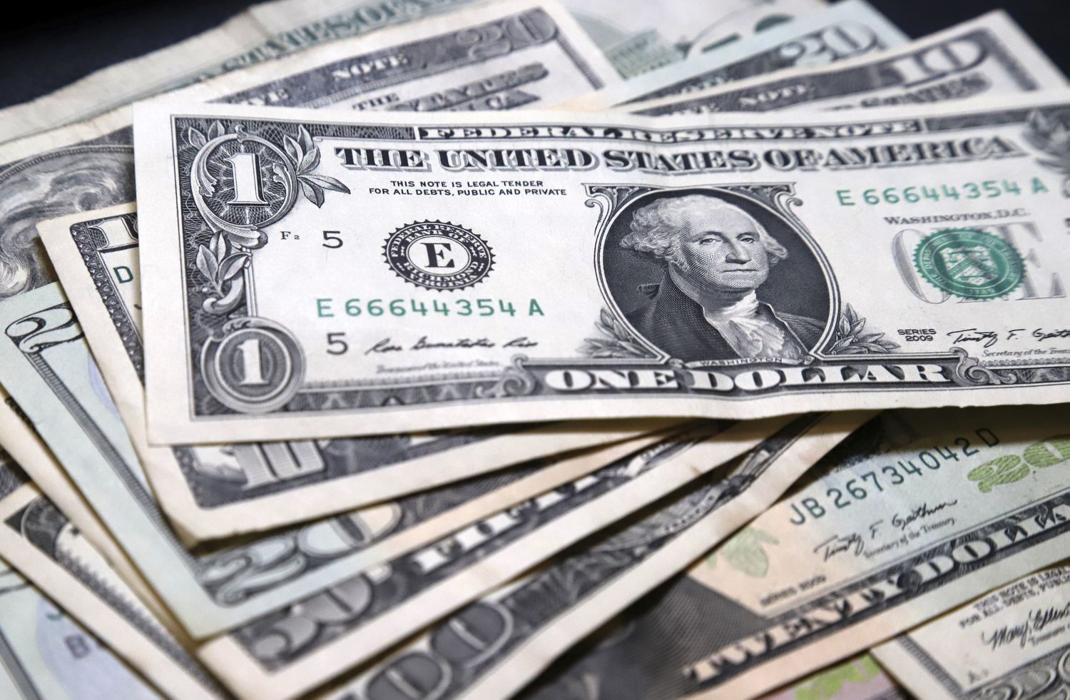 Tras el acuerdo con el FMI, el dólar blue retrocedió diez pesos