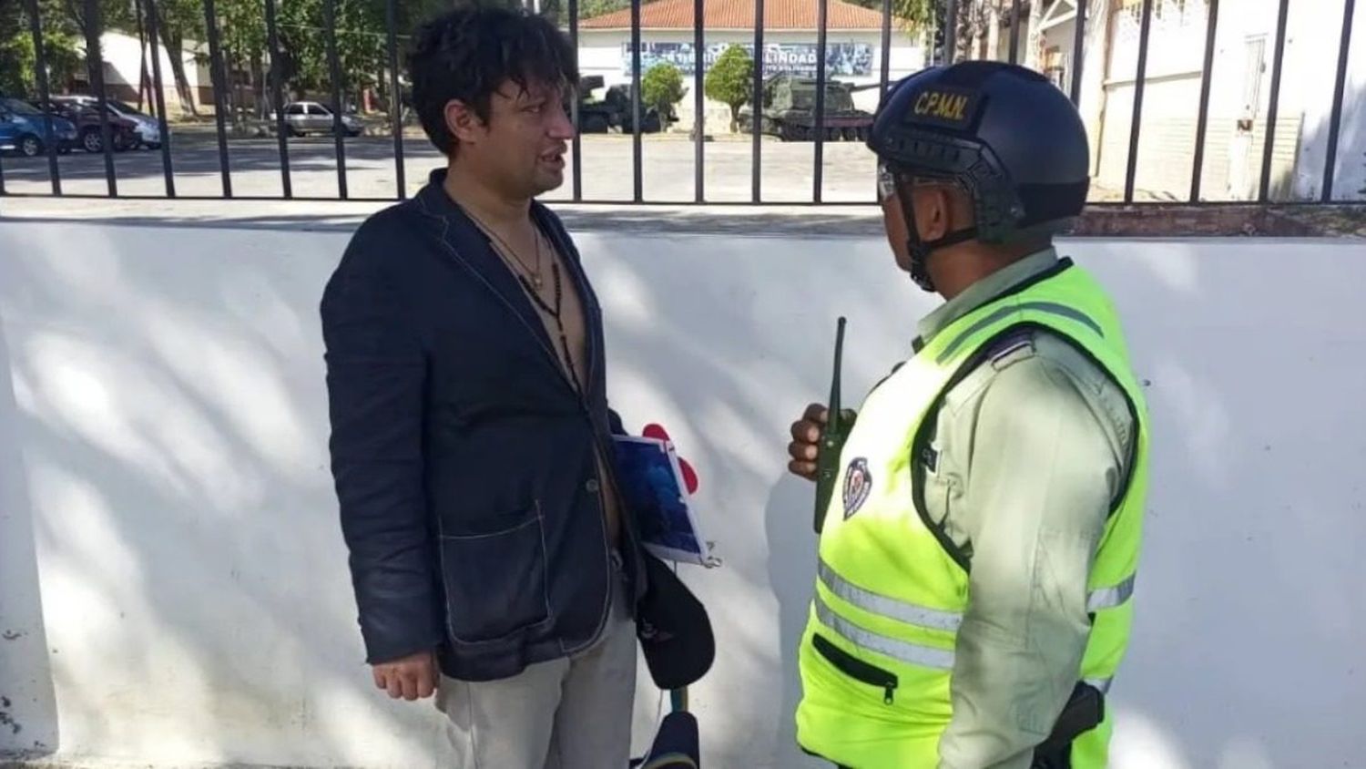 Reapareció exdiputado Leandro Domínguez tras ataque de esquizofrenia (Video)